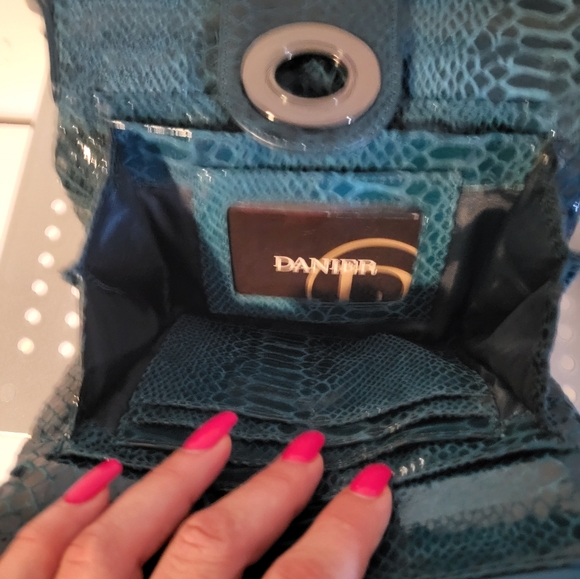 DANIER SMALL LEATHER CROSSBODY - Picture 3 of 5